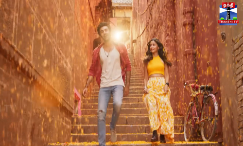 பிரம்மாஸ்திரா பாடலை கேட்டபடி கார் ஓட்டிய நடிகர் அஜித் பிரம்மாஸ்திரா பாடலை கேட்டபடி கார் ஓட்டிய நடிகர் அஜித்