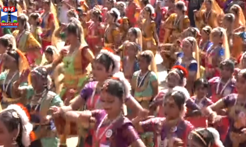 புஷ்பாஞ்சலி செலுத்திய பரதநாட்டிய கலைஞர்கள்