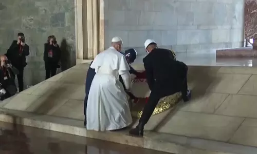 அங்காராவில் போப் லியோ முதல் வெளிநாட்டு பயணம் அங்காராவில் போப் லியோ முதல் வெளிநாட்டு பயணம்