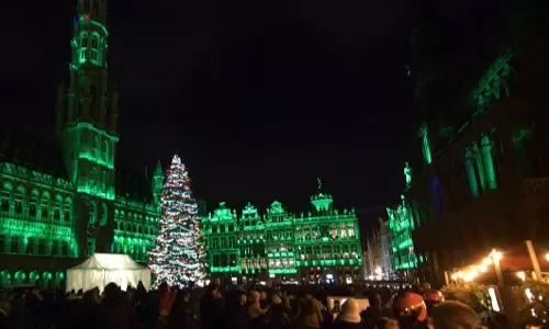 பிரஸல்ஸில் களைகட்டிய கிறிஸ்துமஸ் லைட் ஷோ