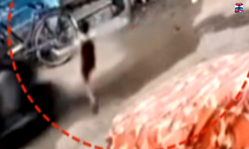 சாலை கடக்க முயன்ற சிறுவன் மீது பைக் மோதி விபத்து