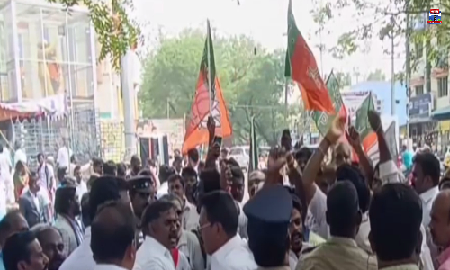 காரைக்குடி அம்பேத்கர் சிலைக்கு மாலை அணிவிப்பதில் தள்ளுமுள்ளு