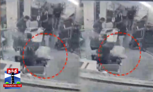 டெல்லியில் பெர்ஃபியூமை பயன்படுத்தி பார்த்ததற்காக ஊழியர் ஒருவரை கடையின் உரிமையாளர் சரமாரியாக அடித்துள்ளார்.